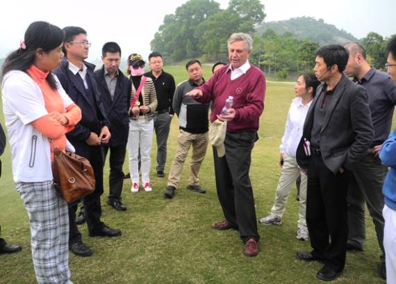 老师在聚豪球会现场讲解