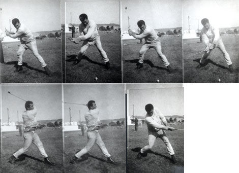 1973年，阿里练习高尔夫球挥杆