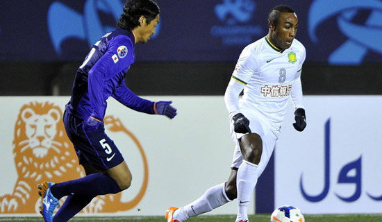 格隆左冲右突 给广岛三箭制造了很大的麻烦