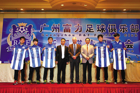 昨日，广州富力[微博]新援见面会隆重举行。两大神秘外援终于亮相，他们是摩洛哥国脚哈姆达拉和丹麦人拉尔松。新赛季，富力新增10位高水平球员，板凳深度大为增强，球队上下的目标一致，那就是全力冲刺亚冠。