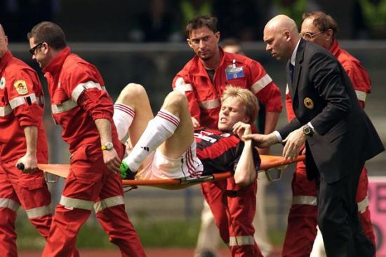 右中卫：马丁-劳尔森