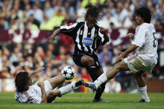 左中场：埃德加-戴维斯