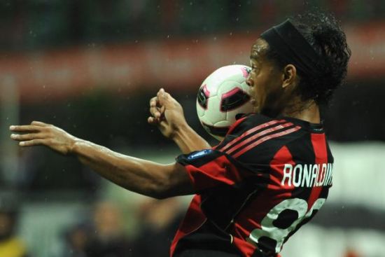 前腰：罗纳尔迪尼奥