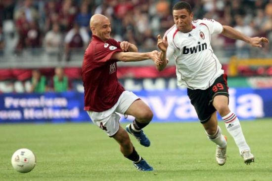 前锋：罗纳尔多