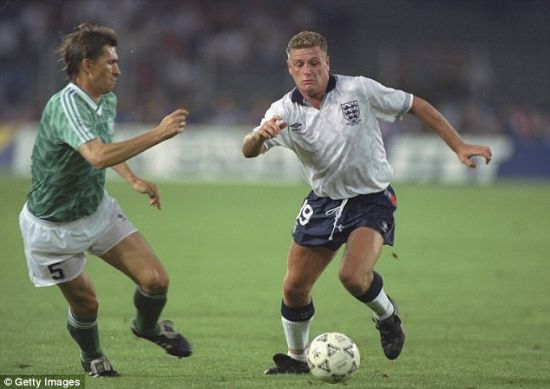 1990年世界杯，加斯科因的表现给世界球迷留下了深刻印象