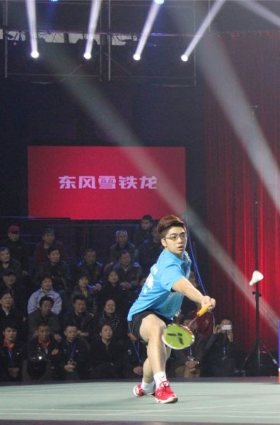 “谁是球王”西南大区赛男单冠军黄柏豪比赛中