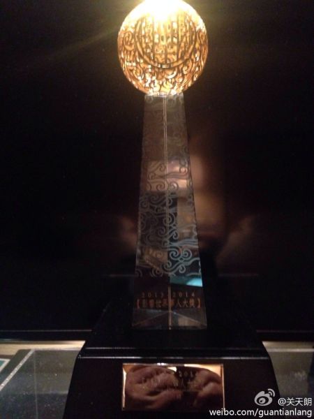 关天朗在个人微博展示奖杯
