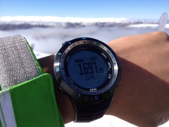 穿越澳洲体验宜准腕表：各项功能耐用可靠。