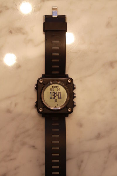 宜准行摄表试戴体验：功能化繁为简。