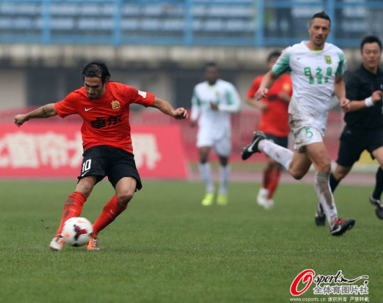 雷亚尔吊射起脚瞬间