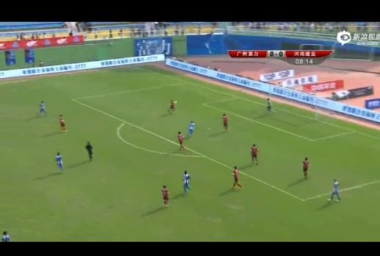 谭望嵩这个球回传出现失误很致命