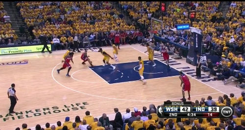 乔治分心协防，阿里扎被严重放空