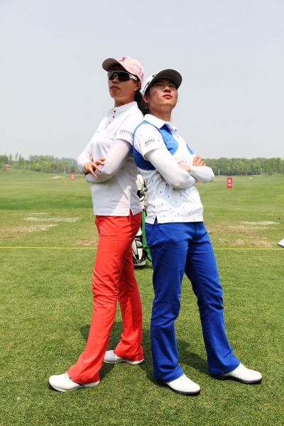 闫盼盼(左)与郭彩竹(右)