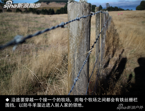 　　沿途要穿越一个接一个的牧场，而每个牧场之间都会有铁丝栅栏围挡，以防牛羊溜达进入别人家的领地。