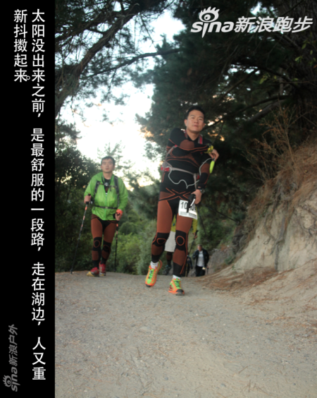 灼热的太阳没出来之前，是最舒服的一段路，走在湖边，人的精神又重新抖擞起来。