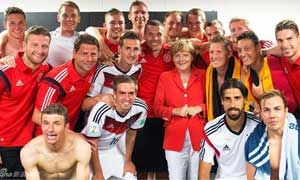 默克绝对是最幸福的女德国球迷，木有之一