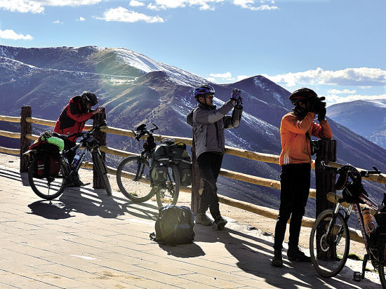 　　受访专家/广州市红十字会医院骨科主任医师 王文 & 南方医科大学第三附属医院关节外科副主任医师 曾春。