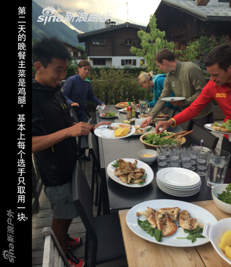 第二天的晚餐主菜是鸡腿，基本上每个选手只取用一块。