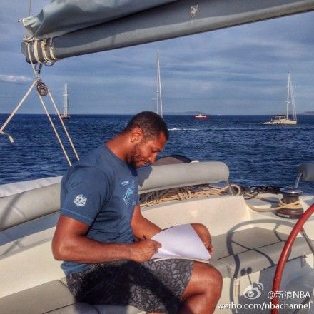 迪奥船上签新约