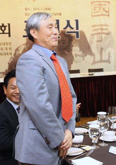 曹薰铉出席签约仪式