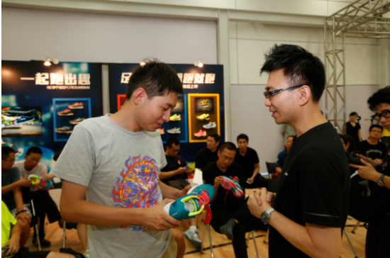 小伙伴们对我们中国运动品牌的跑鞋也是充满了希望。