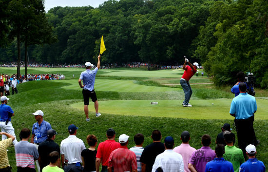  戴伊在二号洞开球