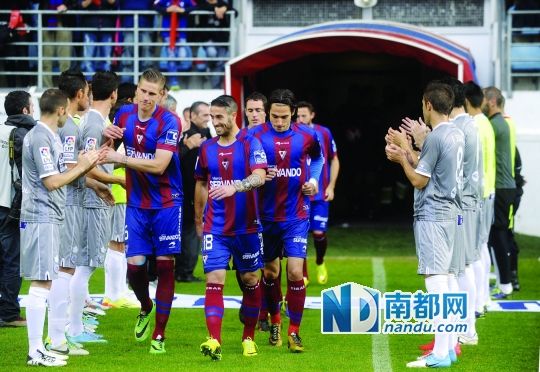 众筹让埃瓦尔这支小球队在中国扬名。CFP图片 