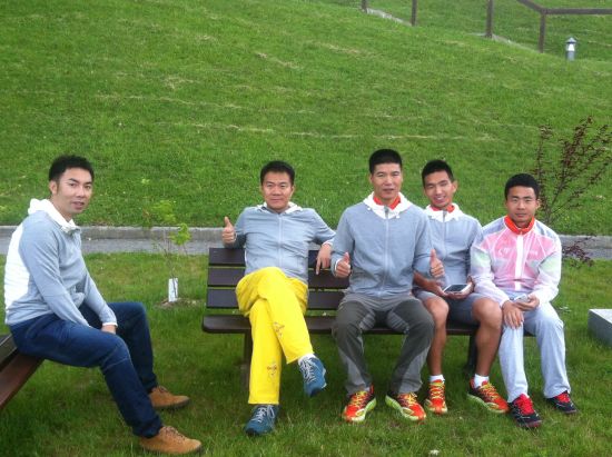 中国五名跑者赴法国安纳西参加86公里越野跑赛事，SN提供了选手服装。