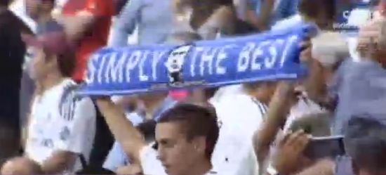 球迷高举穆里尼奥围巾