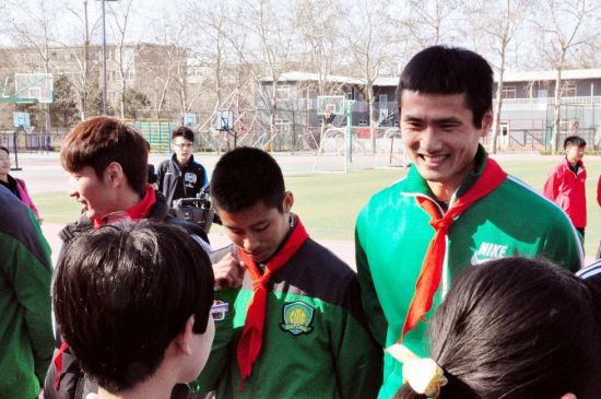 北京青少年足球普及走进清华附小