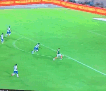 这么“霸气”的庆祝动作，我也是醉了