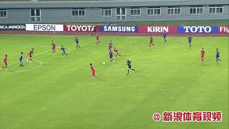 与日本比赛 周煜辰横身扑救