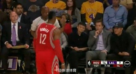 赛中马云亮相斯台普斯