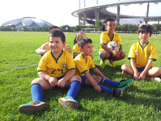 新疆少年参与谁是球王