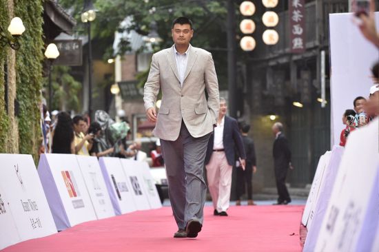 姚明亮相红毯