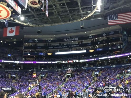 猛龙主场成为了紫色的海洋