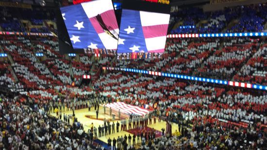 骑士主场致敬老兵节