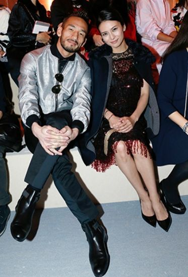 中田英寿和柴崎幸在路易威登春季发布会合影