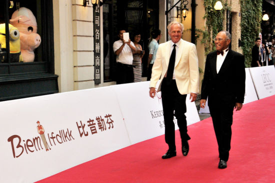因为手臂受伤，“大白鲨”格·诺曼无法参加今年明星赛的正式比赛，但依然怀着无比的热情来到明星赛现场。