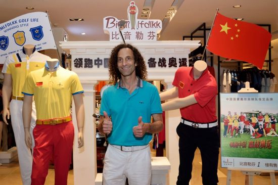 萨克斯王子肯尼·基盛赞比音勒芬服饰