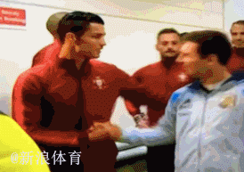 C罗梅西握手