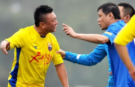 2013年第二届老甲A比赛中，范志毅与魏群争吵