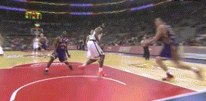 韩德君底线拉杆反手扣篮