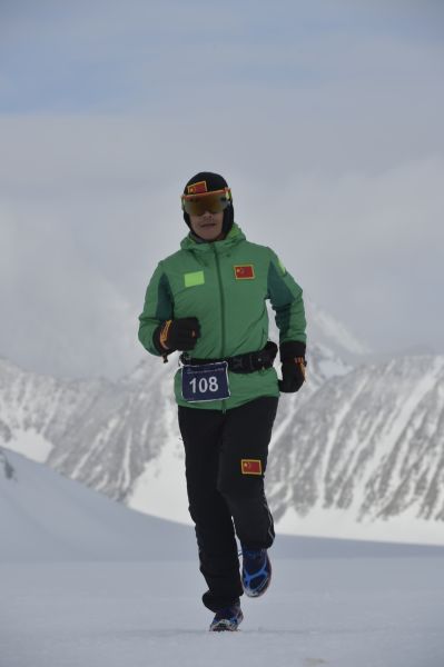 为梦想蹦跑的陈盆滨。