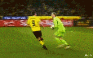 诺伊尔背后传球！