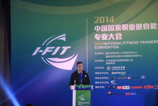 　吴洪涛老师建议初跑者从开始阶段要特别注意自己的跑姿。