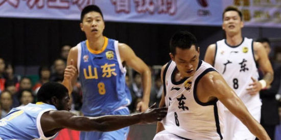 广东和山东交手时都身穿复古球衣