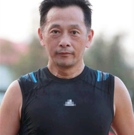 厦门跑步大咖、厦马终身号码簿授予者黄力生先生，马拉松世界冠军。