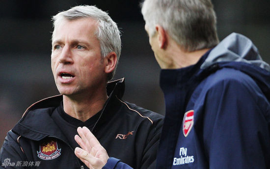 时任西汉姆主帅的帕杜曾遭温格推搡