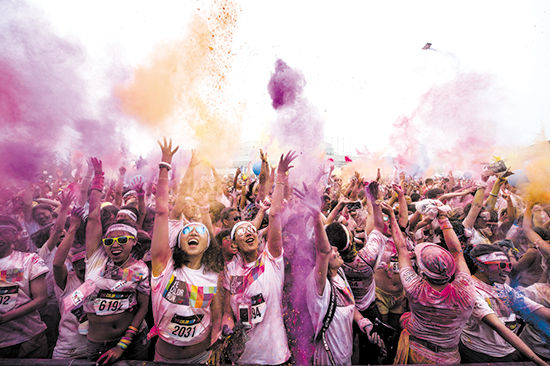 彩色跑，披着色彩出发。